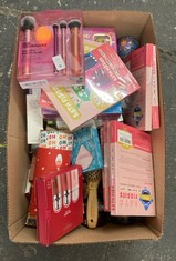 Lot 570  
            Edinburgh SR24 - Delivery Only 

                
QUANTITY OF HEALTH & BEAUTY ITEMS TO INCLUDE KIKO MILANO GLOSSY LIP SET, MAKE-UP ...