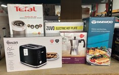 Lot 604  
            Edinburgh SR24 - Delivery Only 

                
QUANTITY OF KITCHEN & APPLIANCES ITEMS TO INCLUDE SWAN ST19034BLK WAVE 2-SLICE TO...