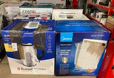 Lot 605  
            Edinburgh SR24 - Delivery Only 

                
QUANTITY OF KITCHEN & APPLIANCES ITEMS TO INCLUDE RUSSELL HOBBS BRUSHED STAINLESS...