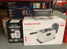 Lot 610  
            Edinburgh SR24 - Delivery Only 

                
QUANTITY OF KITCHEN & APPLIANCES TO INCLUDE STAINLESS STEEL 3.5L DEEP FAT FRYER: ...