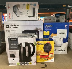 Lot 623  
            Edinburgh SR24 - Delivery Only 

                
QUANTITY OF KITCHEN & APPLIANCES TO INCLUDE GEORGE HOME FASTY BOIL BLACK KETTLE: ...