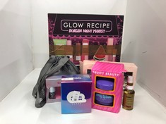 Lot 64  
            Edinburgh SR24 - Delivery Only 

                
QUANTITY OF HEALTH & BEAUTY ITEMS TO INCLUDE ARIANA GRANDE CLOUD EDP SPRAY, 30 ML...