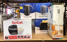 Lot 683  
            Edinburgh SR24 - Delivery Only 

                
QUANTITY OF KITCHEN & APPLIANCES ITEMS TO INCLUDE RUSSELL HOBBS ELECTRIC KETTLE (...
