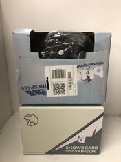 Lot 696  
            Edinburgh SR24 - Delivery Only 

                
SNOWBOARD ODER SKI HELMET SIZE MEDIUM + TRESPASS BURLIN SNOW HELMET SIZE SMALL: L...