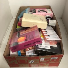 Lot 713  
            Edinburgh SR24 - Delivery Only 

                
QUANTITY OF HEALTH & BEAUTY ITEMS TO INCLUDE REAL TECHNIQUES EVERYDAY ESSENTIALS ...