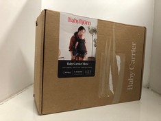 Lot 731  
            Edinburgh SR24 - Delivery Only 

                
BABYBJÖRN BABY CARRIER MOVE, 3D MESH, BLACK.: LOCATION - TABLES