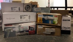 Lot 752  
            Edinburgh SR24 - Delivery Only 

                
QUANTITY OF KITCHEN & APPLIANCES ITEMS TO INCLUDE PHILIPS 3000 SERIES HANDHELD ST...
