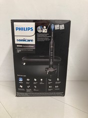 Lot 771  
            Edinburgh SR24 - Delivery Only 

                
PHILIPS SONICARE DIAMONDCLEAN 9000 BLACK ELECTRIC TOOTHBRUSH, 4 MODES, 3 INTENSIT...