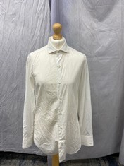 Lot 840  
            Edinburgh SR24 - Delivery Only 

                
LORO DRESS SHIRT, SIZE S:: LOCATION - CLOTHES RACK
