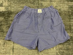 Lot 844  
            Edinburgh SR24 - Delivery Only 

                
ANINE BING STRIPED SHORTS, SIZE: INT | M:: LOCATION - CLOTHES RACK