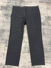 Lot 848  
            Edinburgh SR24 - Delivery Only 

                
LORO DIANA TROUSERS NO SIZE:: LOCATION - CLOTHES RACK