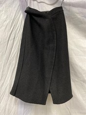 Lot 849  
            Edinburgh SR24 - Delivery Only 

                
PROENZA SCHOULER PENCIL SKIRT SIZE: INT | S:: LOCATION - CLOTHES RACK