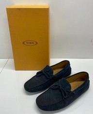 Lot 850  
            Edinburgh SR24 - Delivery Only 

                
TODS LACETTO MARLIN SLIPPERS, SIZE: UK | 5.5:: LOCATION - CLOTHES RACK