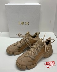 Lot 851  
            Edinburgh SR24 - Delivery Only 

                
DIOR HIGH SNEAKERS, SIZE UK 6.5:: LOCATION - CLOTHES RACK