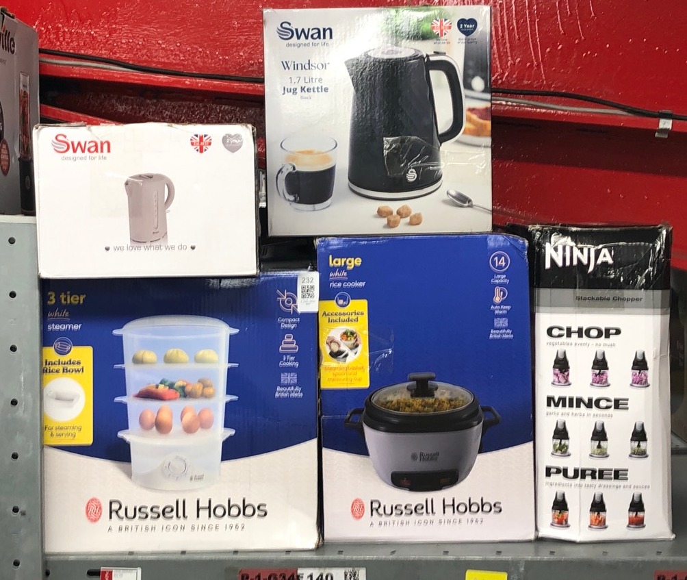 Lot 232  
            Edinburgh SR33 - Delivery Only 

                
QUANTITY OF KITCHEN & APPLIANCES ITEMS TO INCLUDE SWAN SK18121GRYN JUG KETTLE WIT...