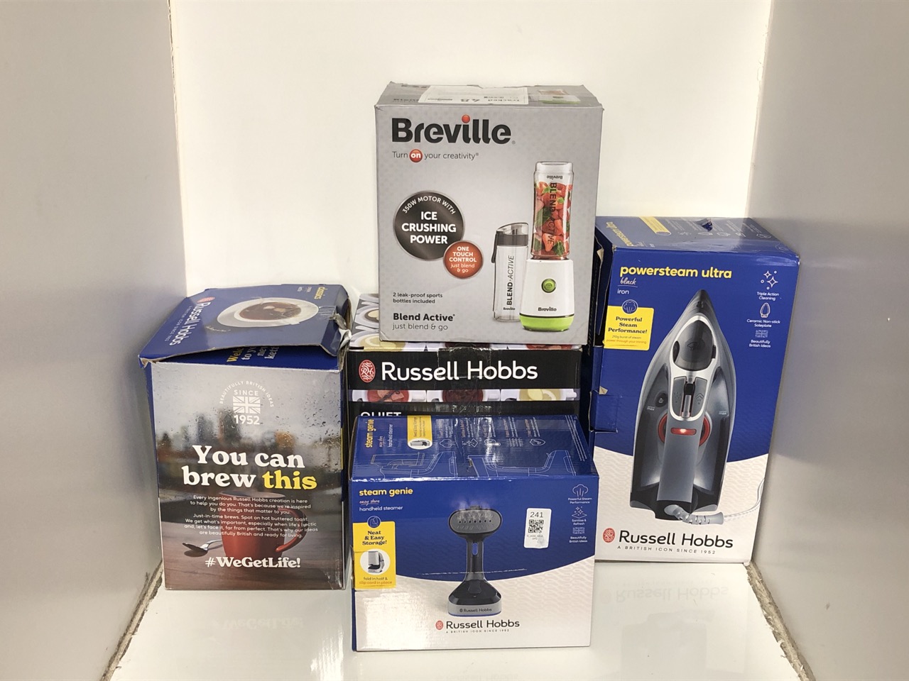 Lot 241  
            Edinburgh SR33 - Delivery Only 

                
QUANTITY OF KITCHEN & APPLIANCES ITEMS TO INCLUDE RUSSELL HOBBS STEAM IRON [3100W...