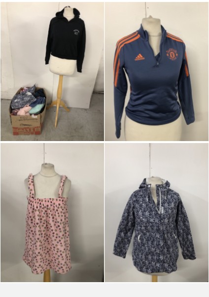 Lot 247  
            Edinburgh SR33 - Delivery Only 

                
1X BOX OF KID'S F&F JEANS SIZE UK 4-5 YEARS: LOCATION - RACK C