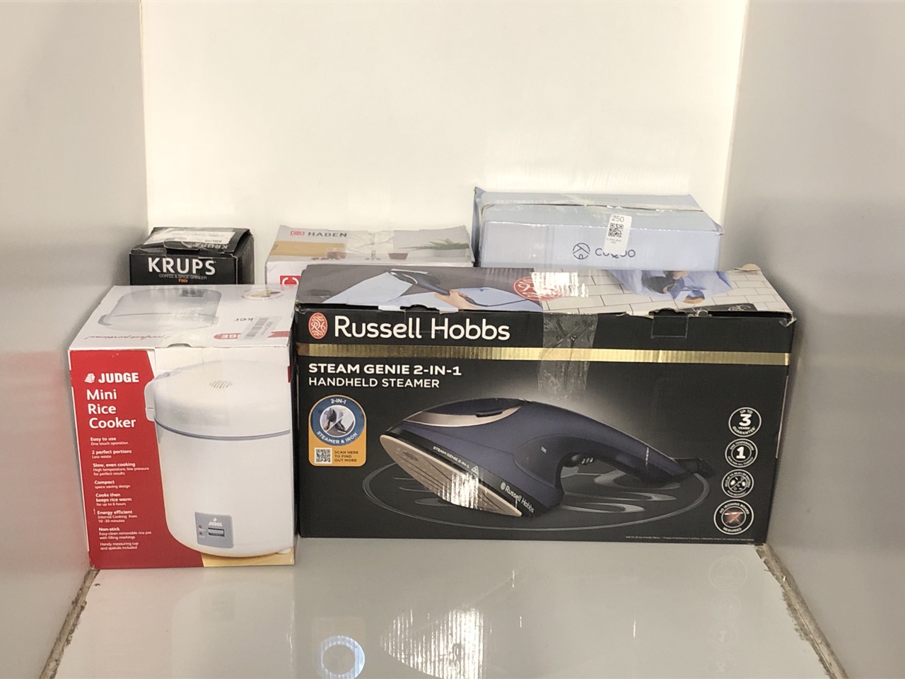 Lot 250  
            Edinburgh SR33 - Delivery Only 

                
QUANTITY OF KITCHEN & APPLIANCES ITEMS TO INCLUDE CUQOO 2KW FAN COOLER AND HEATER...