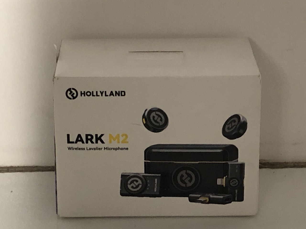 Lot 251  
            Edinburgh SR33 - Delivery Only 

                
HOLLYLAND LARK M2 WIRELESS LAVALIER MICROPHONE: LOCATION - RACK C