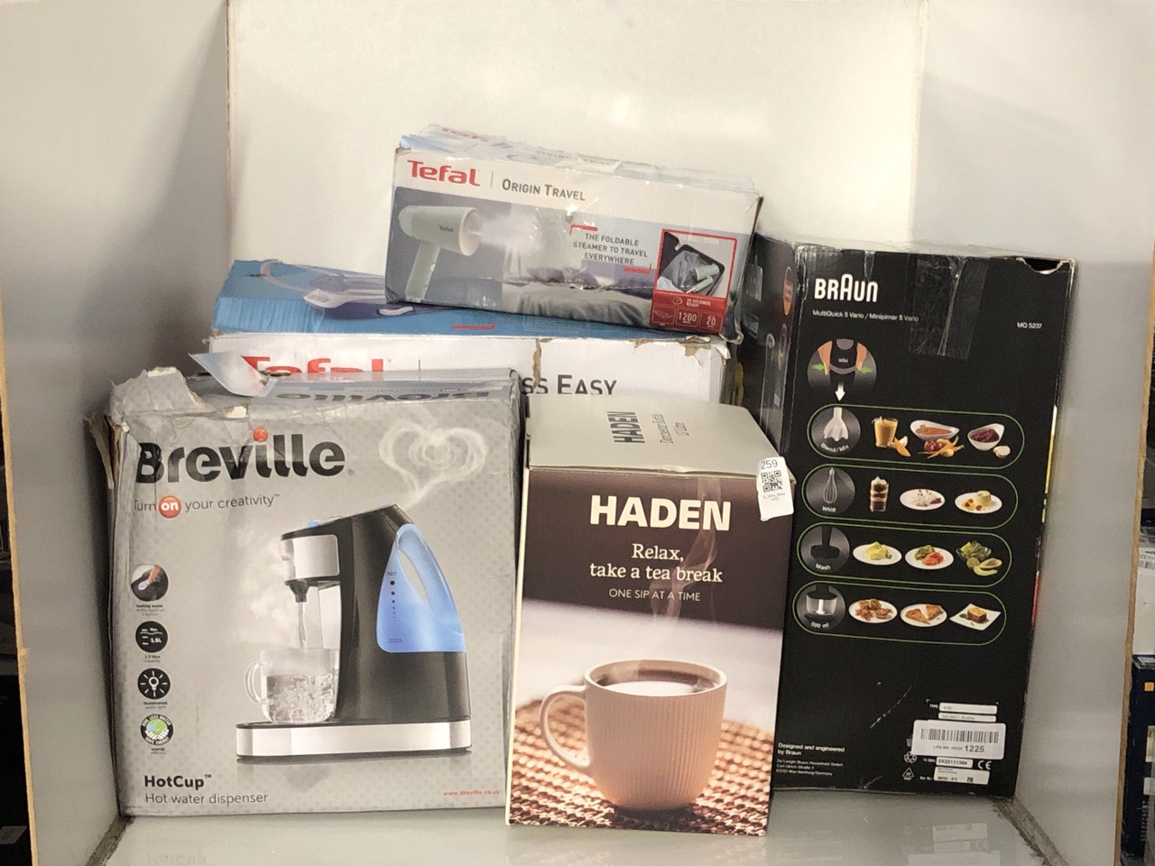 Lot 259  
            Edinburgh SR33 - Delivery Only 

                
QUANTITY OF KITCHEN & APPLIANCES ITEMS TO INCLUDE BREVILLE HOTCUP HOT WATER DISPE...