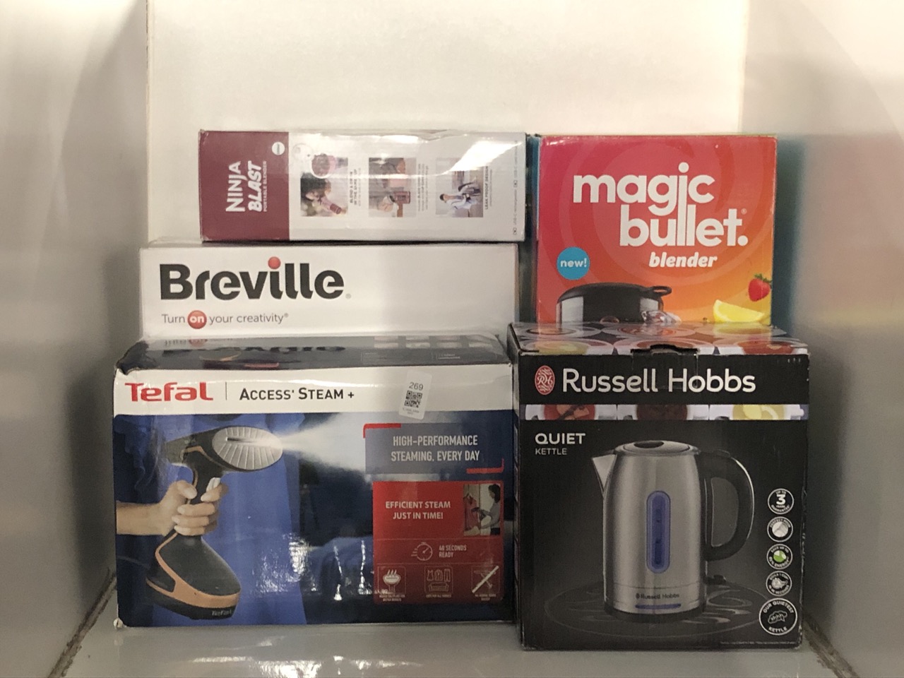 Lot 269  
            Edinburgh SR33 - Delivery Only 

                
QUANTITY OF KITCHEN & APPLIANCES ITEMS TO INCLUDE NINJA BLAST PORTABLE BLENDER, 5...
