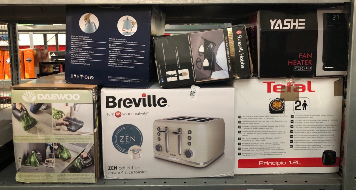 Lot 276  
            Edinburgh SR33 - Delivery Only 

                
QUANTITY OF KITCHEN & APPLIANCES ITEMS TO INCLUDE RUSSELL HOBBS STEAM GENIE 2IN1 ...