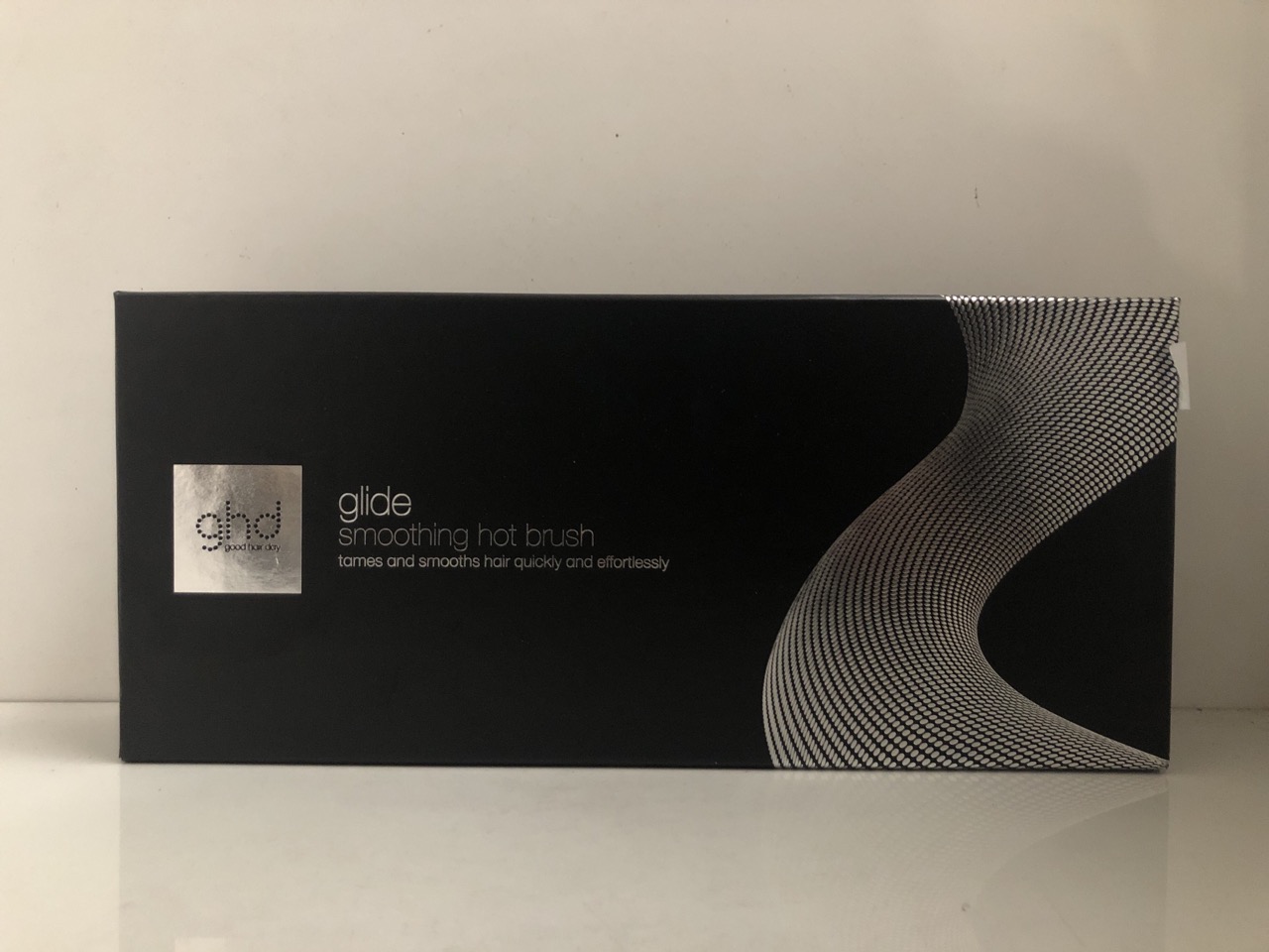 Lot 277  
            Edinburgh SR33 - Delivery Only 

                
GHD GLIDE SMOOTHING HOT BRUSH IN BLACK - FOR SMOOTH, GLOSSY RESULTS - FOR ALL HAI...