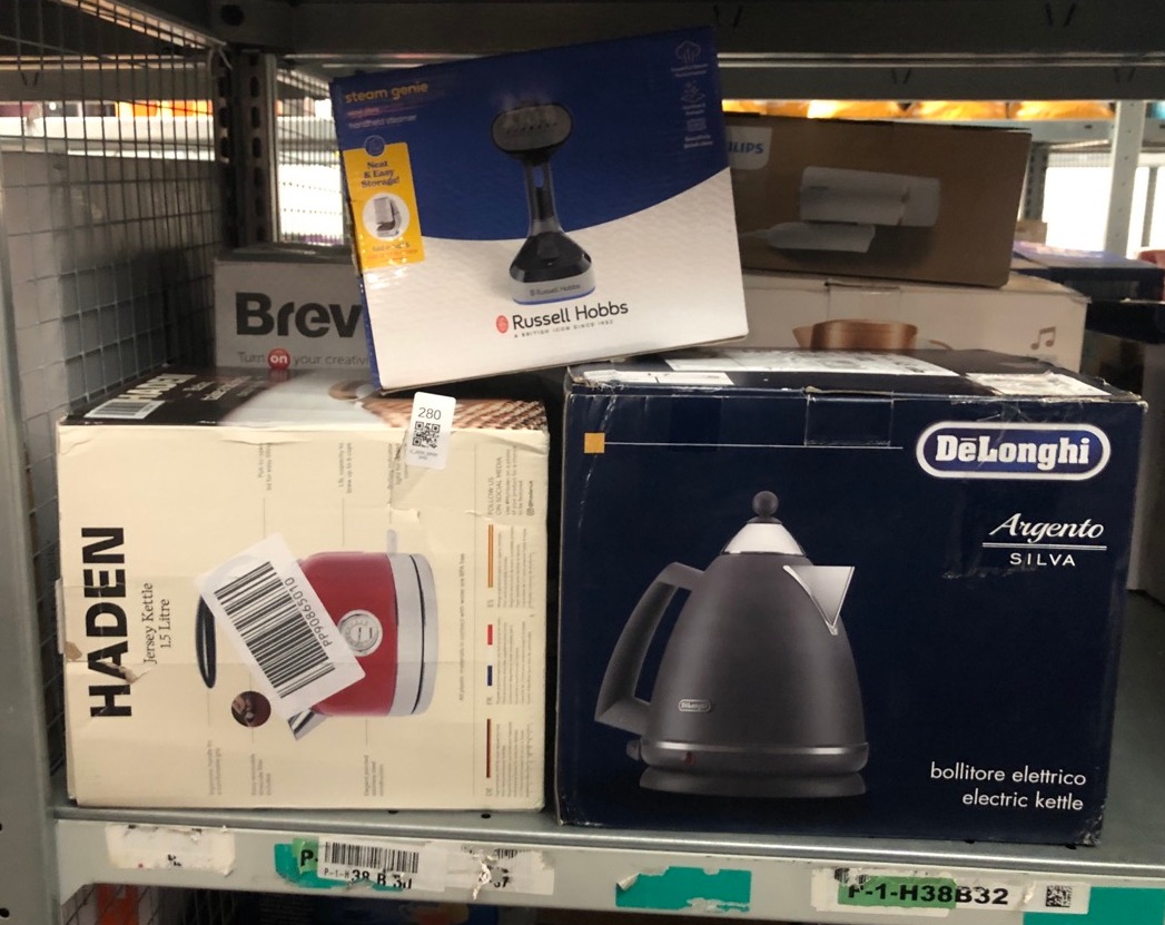 Lot 280  
            Edinburgh SR33 - Delivery Only 

                
QUANTITY OF KITCHEN & APPLIANCES ITEMS TO INCLUDE DE'LONGHI ARGENTO SILVA KBX3016...