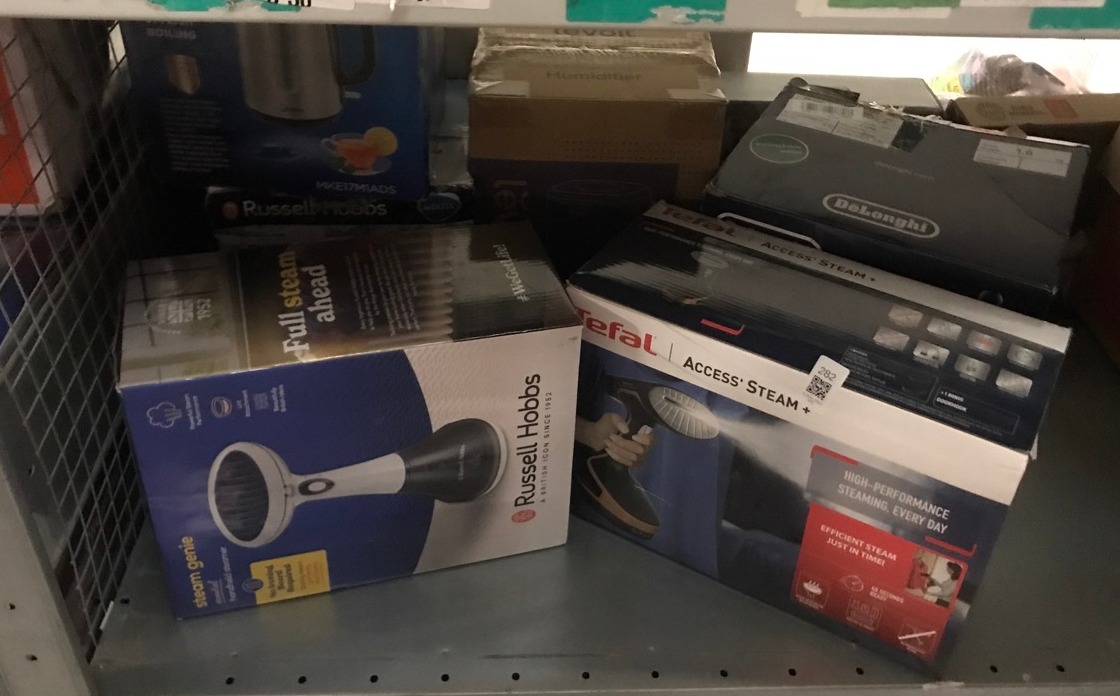 Lot 282  
            Edinburgh SR33 - Delivery Only 

                
QUANTITY OF KITCHEN & APPLIANCES ITEMS TO INCLUDE RUSSELL HOBBS STEAM GENIE HANDH...