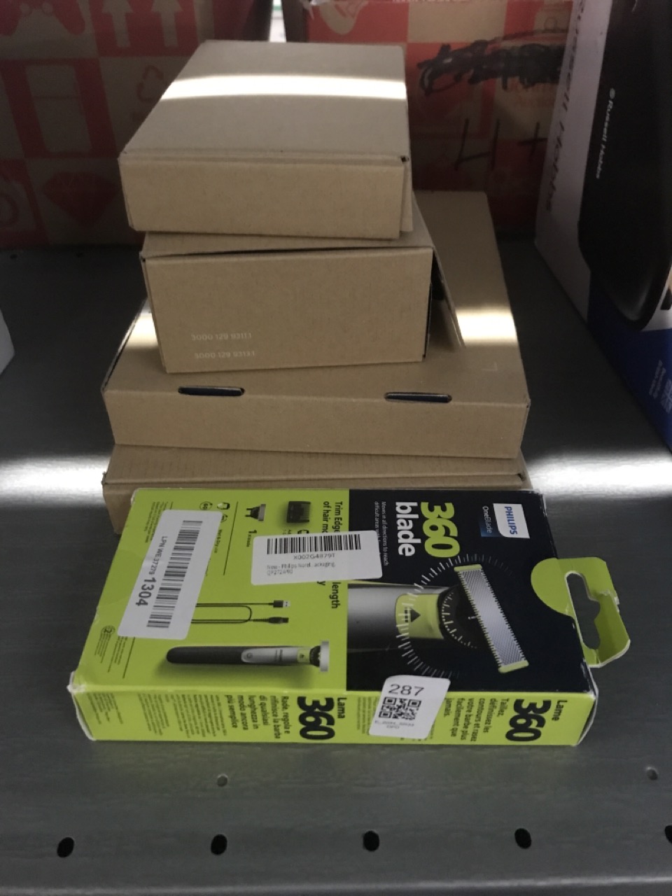 Lot 287  
            Edinburgh SR33 - Delivery Only 

                
QUANTITY OF HEALTH & BEAUTY ITEMS TO INCLUDE PHILIPS ONEBLADE 360 BLADE WITH 5 IN...