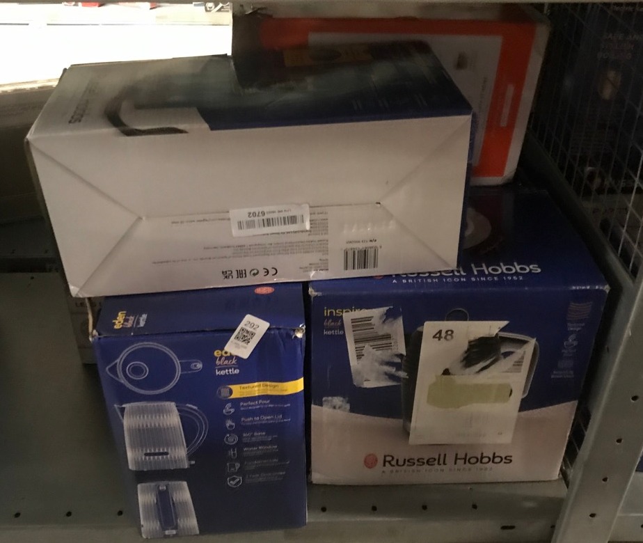 Lot 292  
            Edinburgh SR33 - Delivery Only 

                
QUANTITY OF KITCHEN & APPLIANCES ITEMS TO INCLUDE RUSSELL HOBBS IRON [ 3100W, 230...