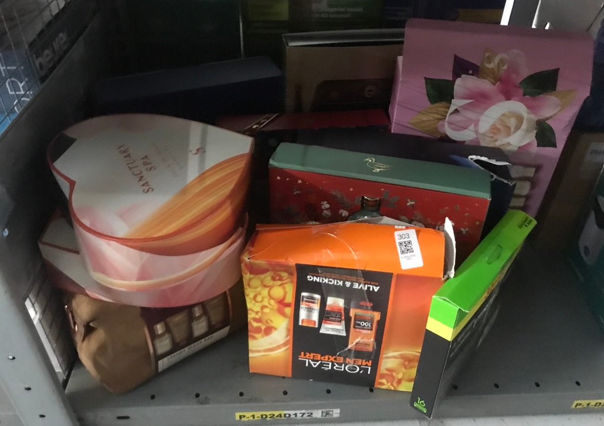 Lot 303  
            Edinburgh SR33 - Delivery Only 

                
QUANTITY OF HEALTH & BEAUTY ITEMS TO INCLUDE SANCTUARY SPA LOST IN THE MOMENT GIF...