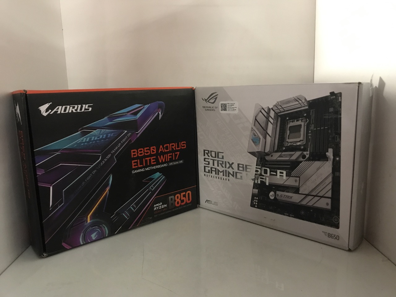 Lot 305  
            Edinburgh SR33 - Delivery Only 

                
ROG STRIX B650-A GAMING AMD MOTHERBOARD + AORUS B850 ELITE WIFI AMD MOTHERBOARD: ...