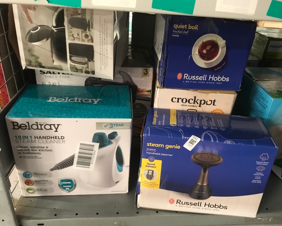 Lot 311  
            Edinburgh SR33 - Delivery Only 

                
QUANTITY OF KITCHEN & APPLIANCES ITEMS TO INCLUDE RUSSELL HOBBS HANDHELD CLOTHES ...