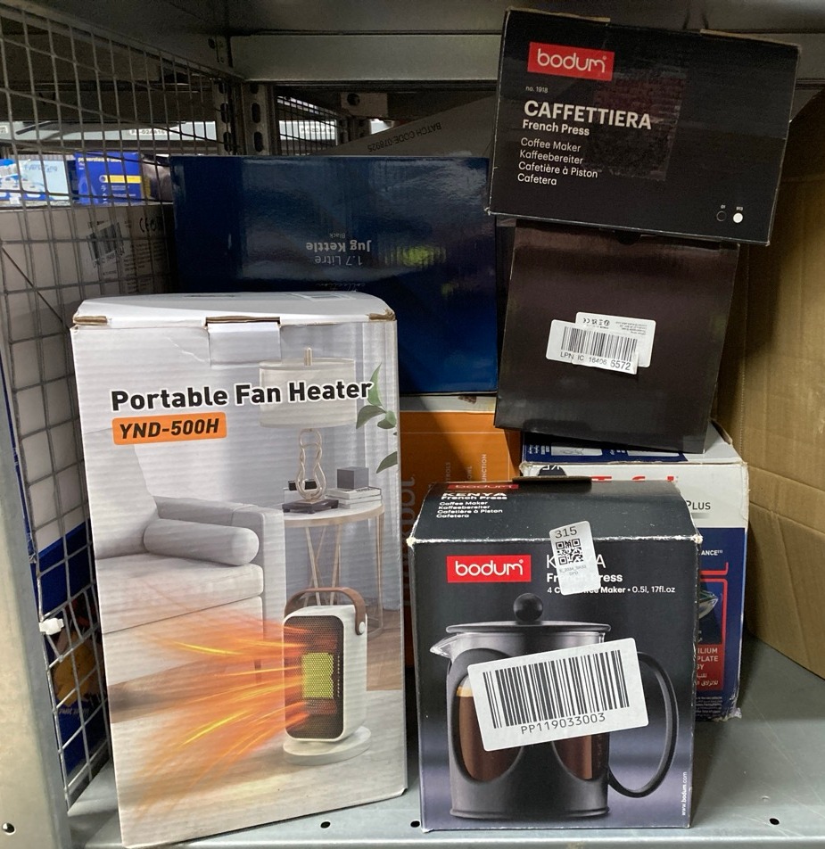 Lot 315  
            Edinburgh SR33 - Delivery Only 

                
QUANTITY OF KITCHEN & APPLIANCES ITEMS TO INCLUDE BODUM CAFFETTIERA 1.8L BLACK CA...