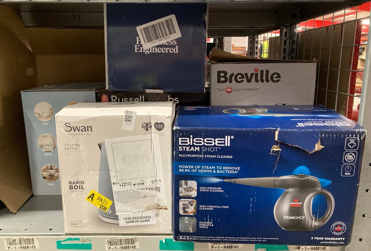 Lot 316  
            Edinburgh SR33 - Delivery Only 

                
QUANTITY OF KITCHEN & APPLIANCES ITEMS TO INCLUDE BREVILLE HOTCUP HOT WATER DISPE...