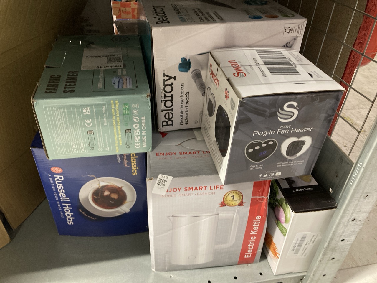 Lot 318  
            Edinburgh SR33 - Delivery Only 

                
QUANTITY OF KITCHEN & APPLIANCES ITEMS TO INCLUDE BELDRAY BEL0701TQN 10-IN-1 HAND...