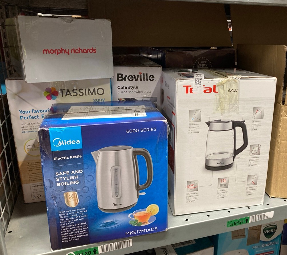 Lot 323  
            Edinburgh SR33 - Delivery Only 

                
QUANTITY OF KITCHEN & APPLIANCES ITEMS TO INCLUDE MORPHY RICHARDS 3-IN-1 ELECTRIC...