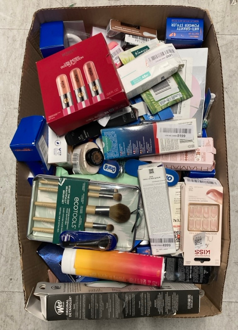 Lot 331  
            Edinburgh SR33 - Delivery Only 

                
QUANTITY OF HEALTH & BEAUTY ITEMS TO INCLUDE KIKO MILANO UNLIMITED DOUBLE TOUCH L...