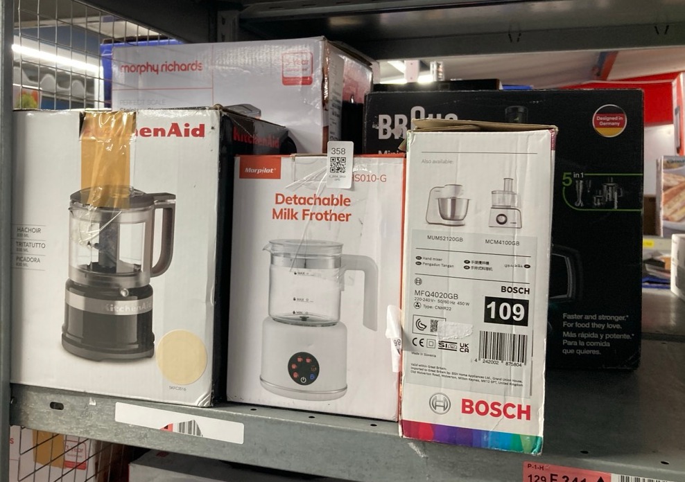 Lot 358  
            Edinburgh SR33 - Delivery Only 

                
QUANTITY OF KITCHEN & APPLIANCE ITEMS TO INCLUDE BOSCH CLEVERMIXX STYLINE MFQ4020...