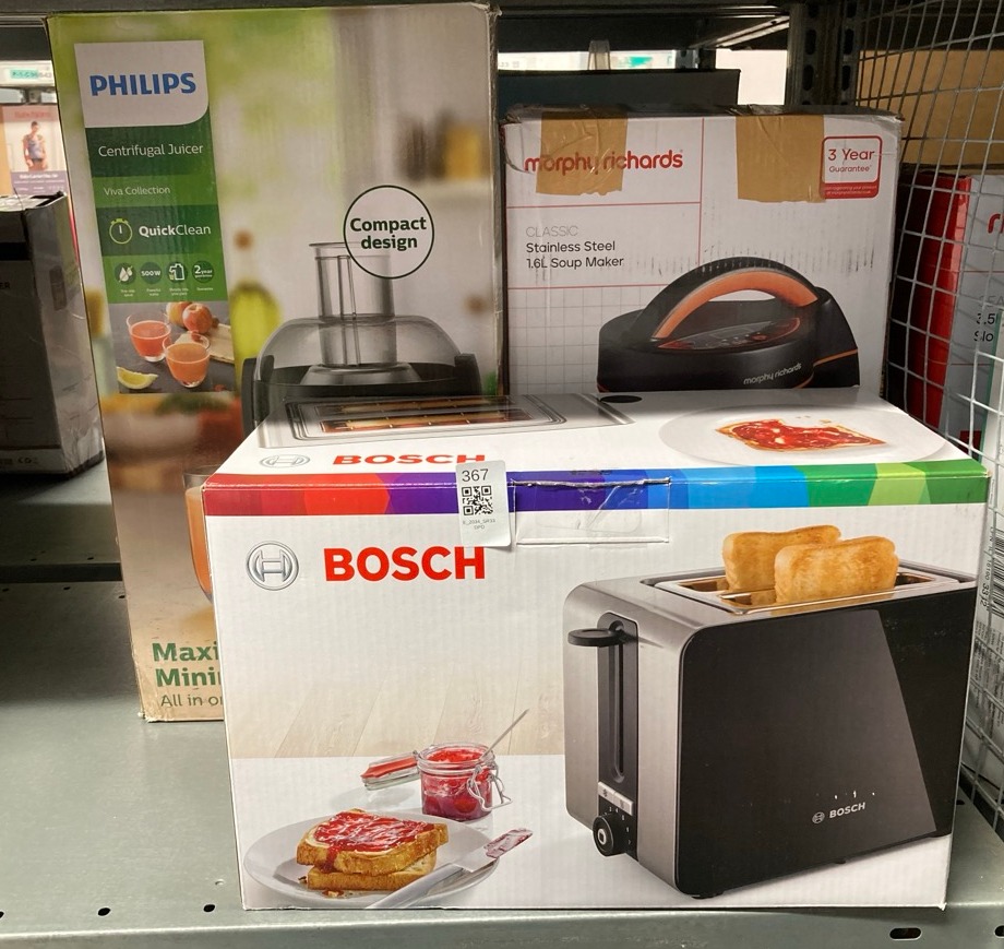 Lot 367  
            Edinburgh SR33 - Delivery Only 

                
QUANTITY OF KITCHEN & APPLIANCES ITEMS TO INCLUDE BOSCH SKY COMPACT TAT7203GB 2 S...