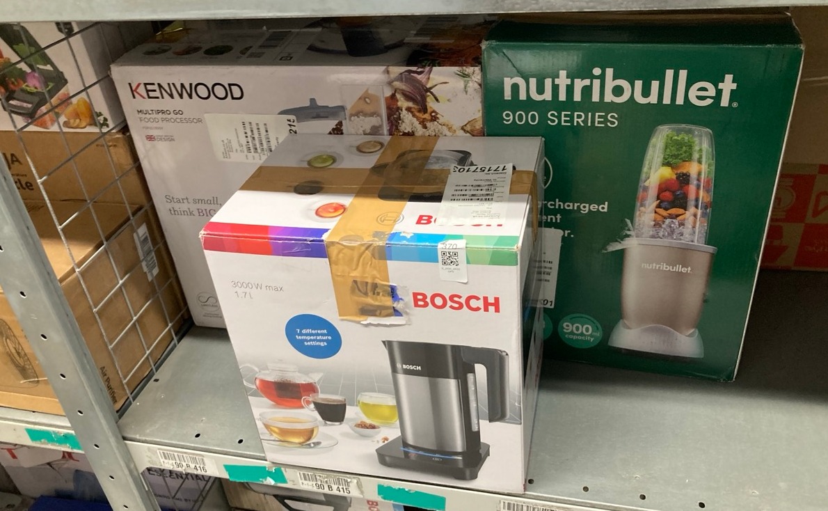 Lot 370  
            Edinburgh SR33 - Delivery Only 

                
QUANTITY OF KITCHEN & APPLIANCES ITEMS TO INCLUDE BOSCH SKY TWK7203GB 7 VARIABLE ...