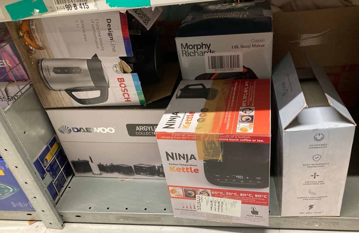 Lot 372  
            Edinburgh SR33 - Delivery Only 

                
QUANTITY OF KITCHEN & APPLIANCES ITEMS TO INCLUDE NINJA PERFECT TEMPERATURE KT200...