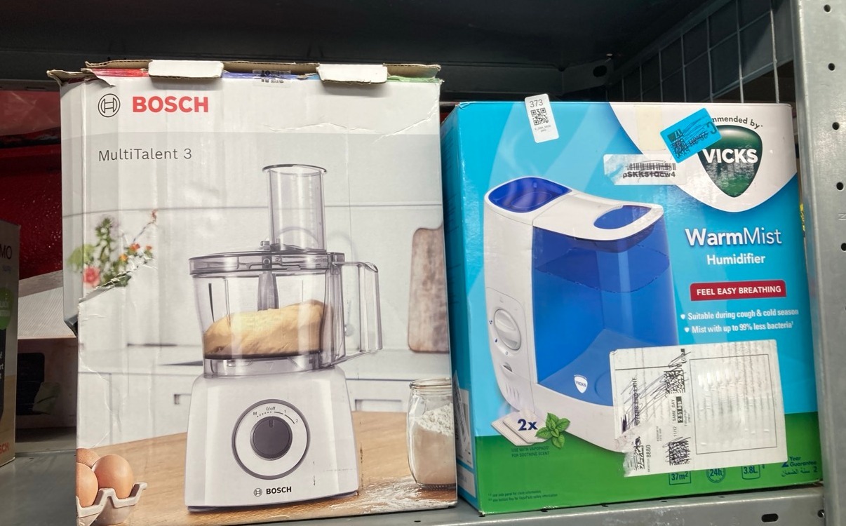 Lot 373  
            Edinburgh SR33 - Delivery Only 

                
VICKS WARM MIST HUMIDIFIER + BOSCH MULTI TALENT BLENDER: LOCATION - RACK D