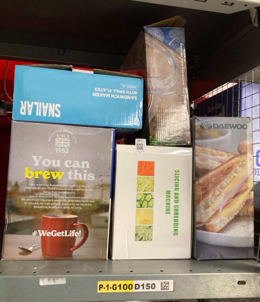 Lot 381  
            Edinburgh SR33 - Delivery Only 

                
QUANTITY OF KITCHEN & APPLIANCES ITEMS TO INCLUDE RUSSELL HOBBS INSPIRE ELECTRIC ...