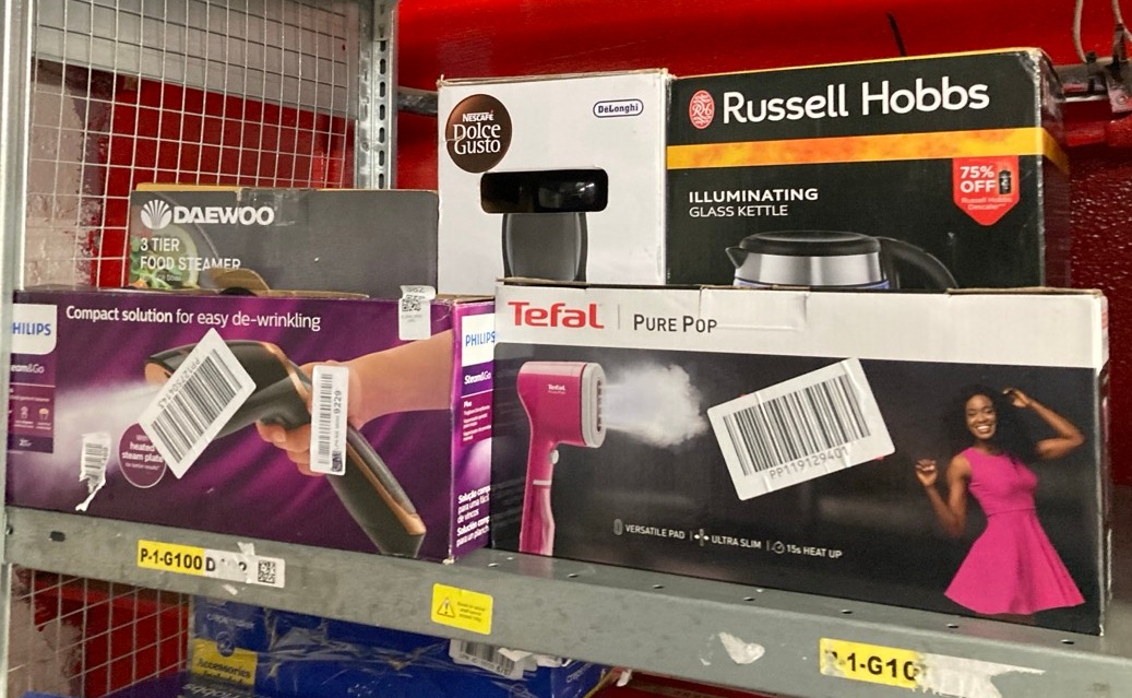 Lot 382  
            Edinburgh SR33 - Delivery Only 

                
QUANTITY OF KITCHEN & APPLIANCES ITEMS TO INCLUDE PHILIPS STEAM&GO PLUS HANDHELD ...