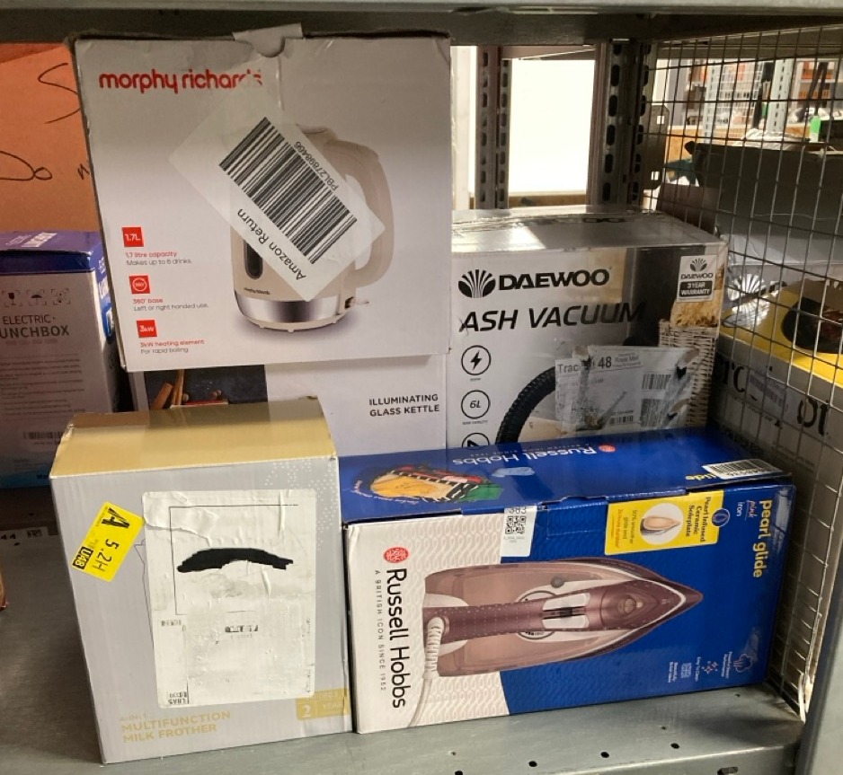 Lot 383  
            Edinburgh SR33 - Delivery Only 

                
QUANTITY OF KITCHEN & APPLIANCES ITEMS TO INCLUDE RUSSELL HOBBS PEARL GLIDE STEAM...