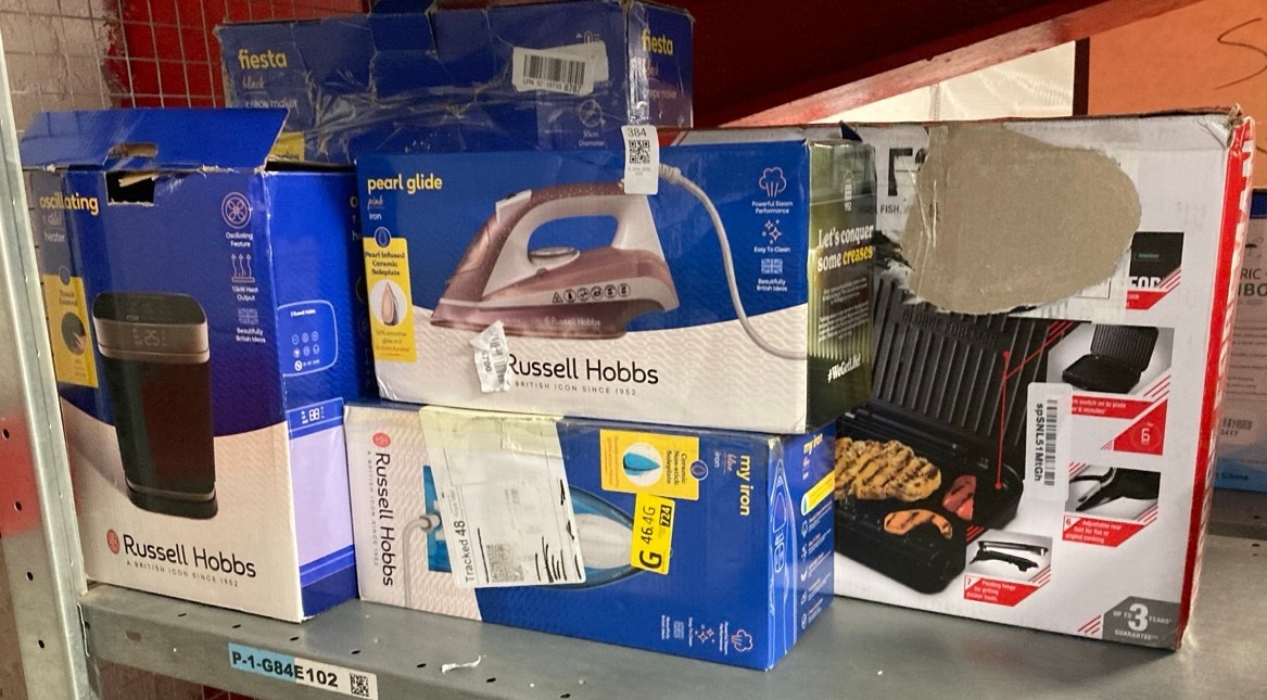 Lot 384  
            Edinburgh SR33 - Delivery Only 

                
QUANTITY OF KITCHEN & APPLIANCES ITEMS TO INCLUDE RUSSELL HOBBS PEARL GLIDE STEAM...