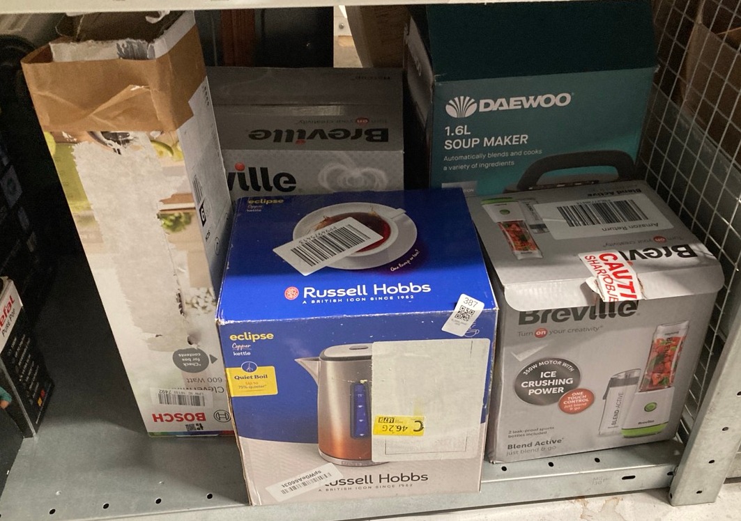 Lot 387  
            Edinburgh SR33 - Delivery Only 

                
QUANTITY OF KITCHEN & APPLIANCES ITEMS TO INCLUDE RUSSELL HOBBS ECLIPSE STAINLESS...