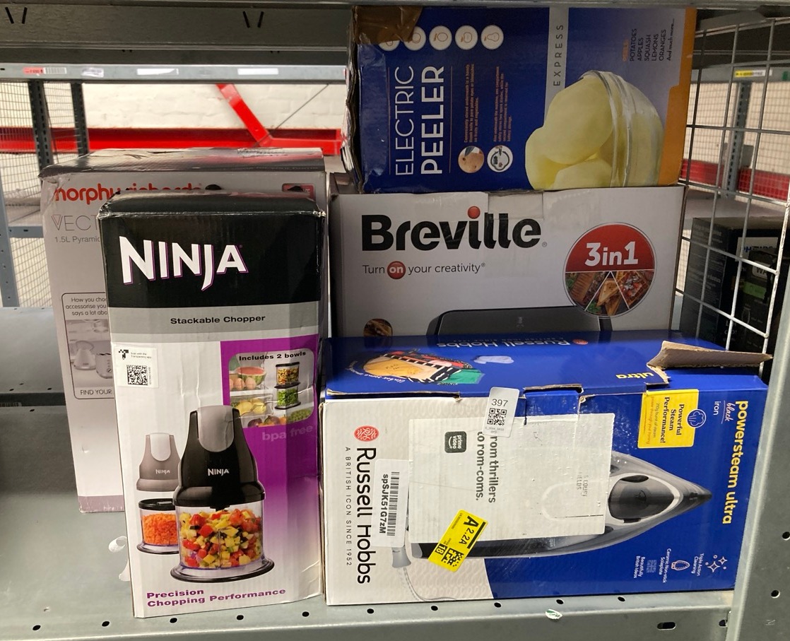 Lot 397  
            Edinburgh SR33 - Delivery Only 

                
QUANTITY OF KITCHEN & APPLIANCES ITEMS TO INCLUDE NINJA PROFESSIONAL CHOPPER [NJ1...